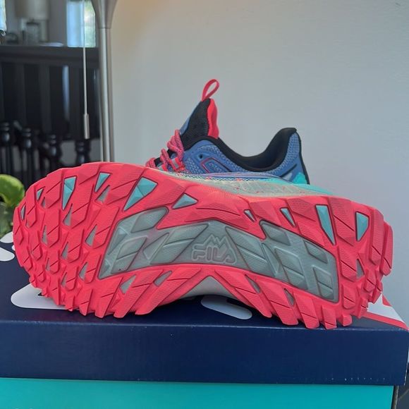 WOMEN'S FILA SANTIAGO ENERGIZED TRAIL RUNNING SHOES | SZ 6 - Picture 8 of 9